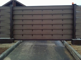 Откатные ворота с зашивкой из Заборной доски МПК (минерально-полимерный композит)